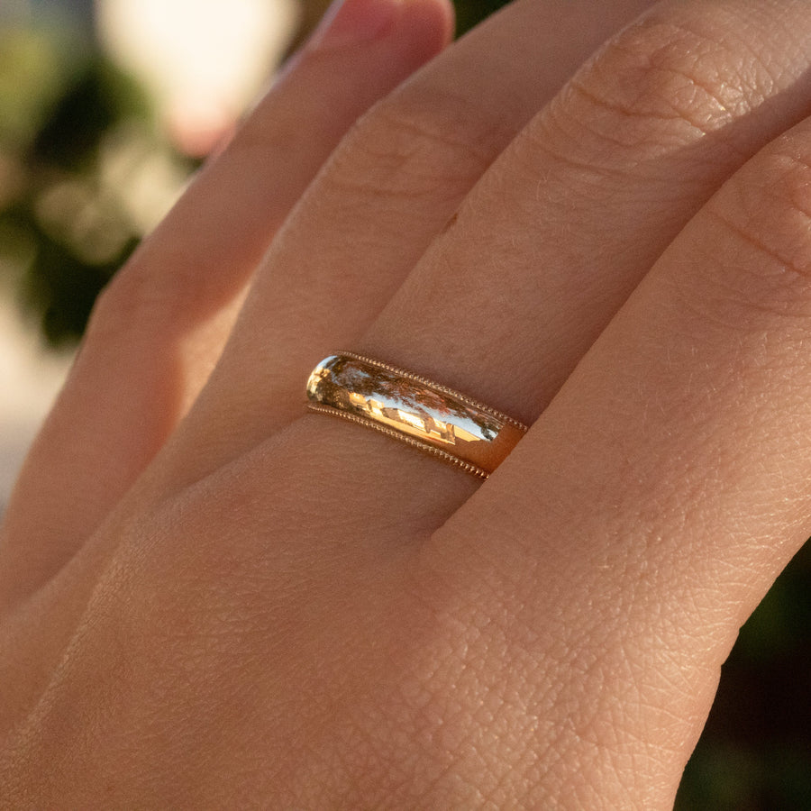 18K Millegrained Wedding Band