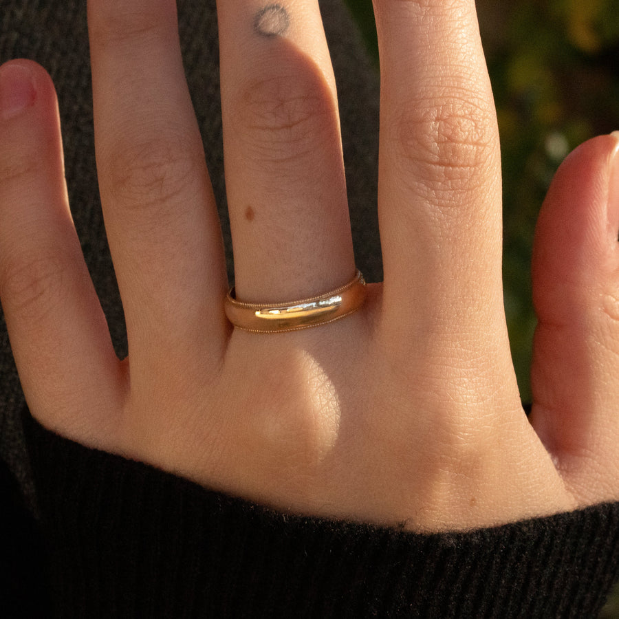 18K Millegrained Wedding Band